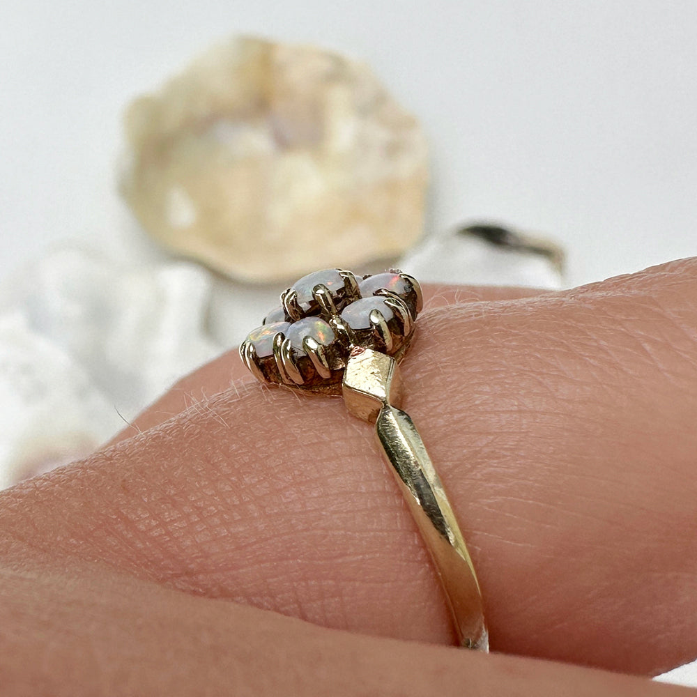 1976 Vintage Opal Daisy Cluster