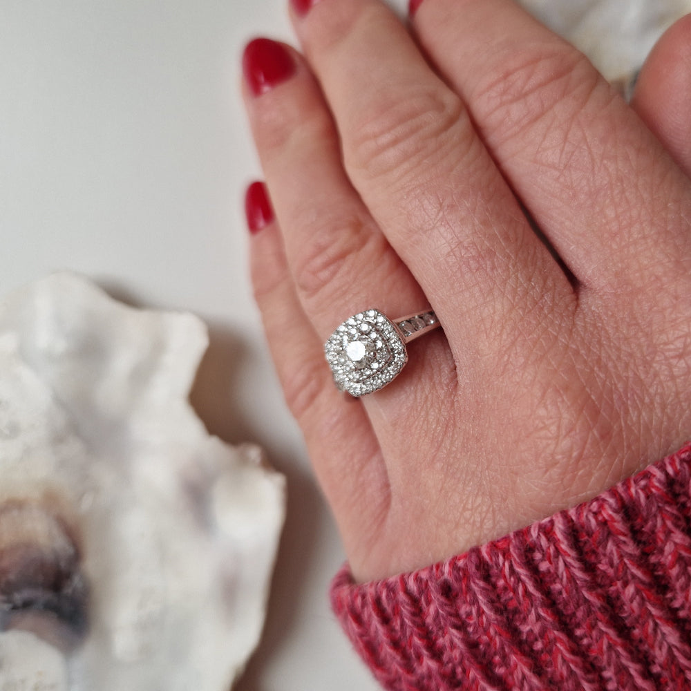 1999 Vintage Square Diamond Cluster Ring