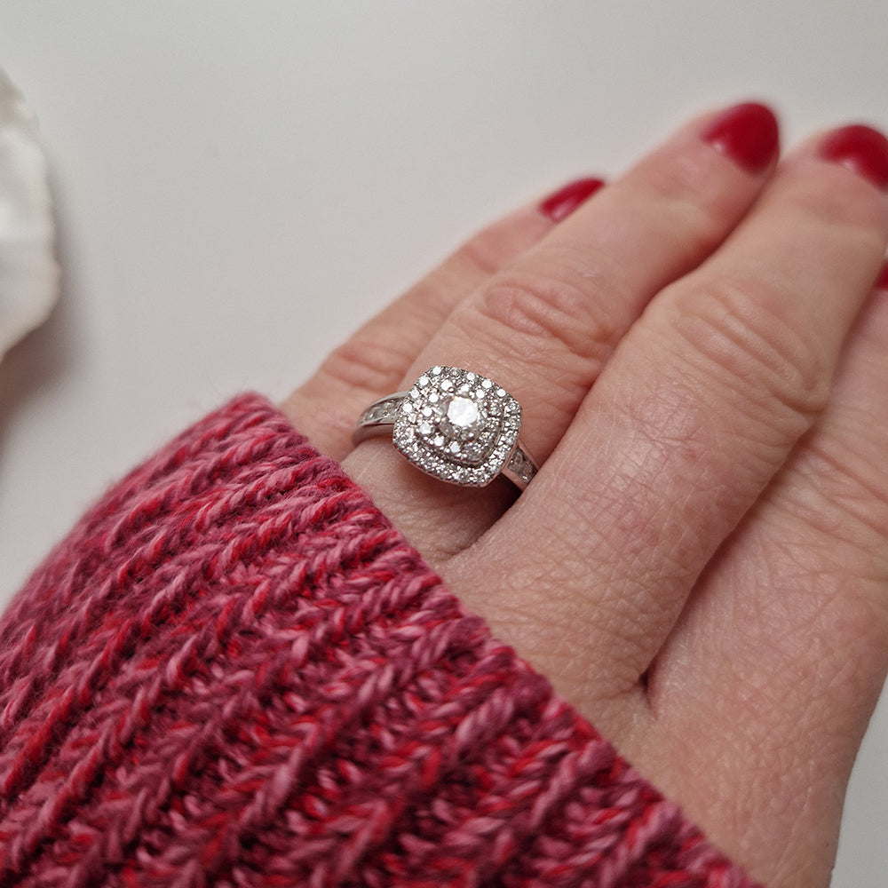 1999 Vintage Square Diamond Cluster Ring