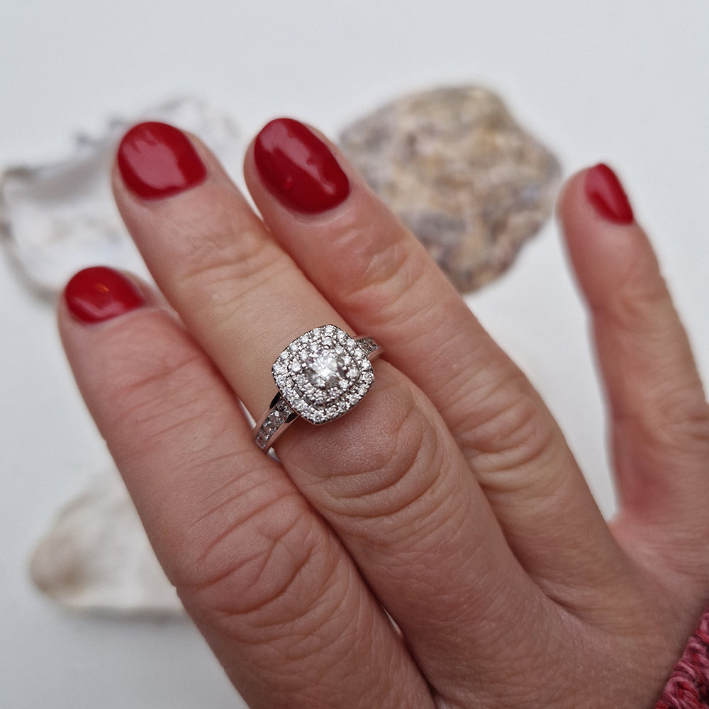 1999 Vintage Square Diamond Cluster Ring