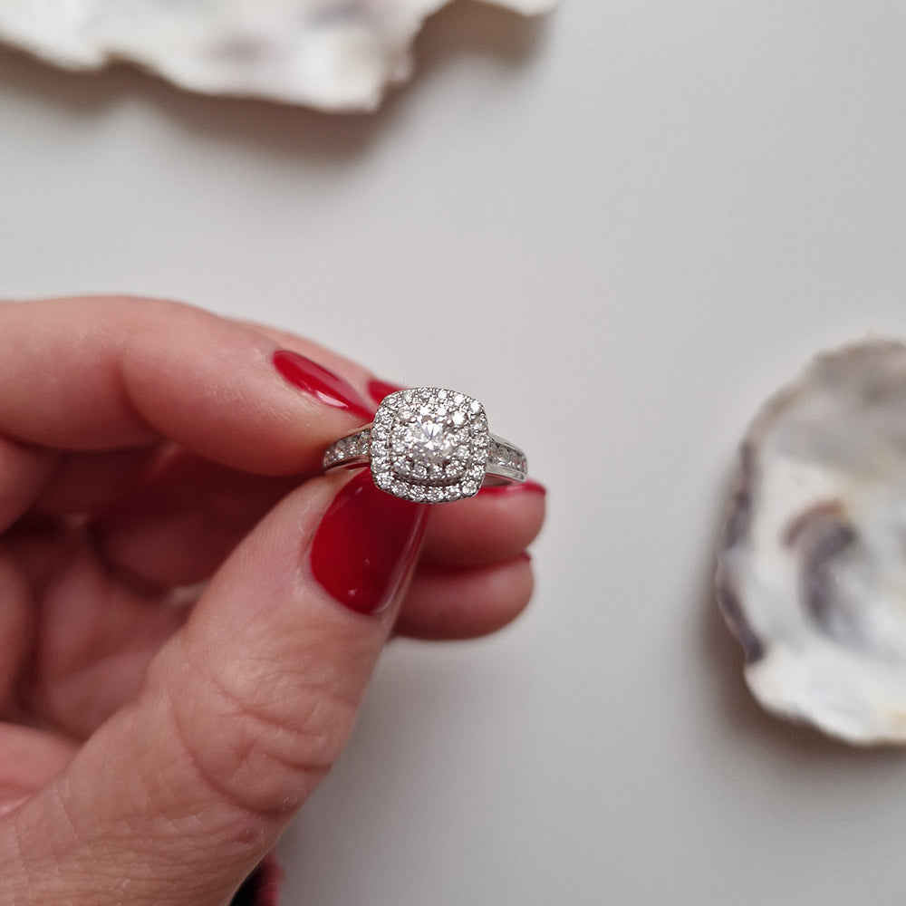 1999 Vintage Square Diamond Cluster Ring