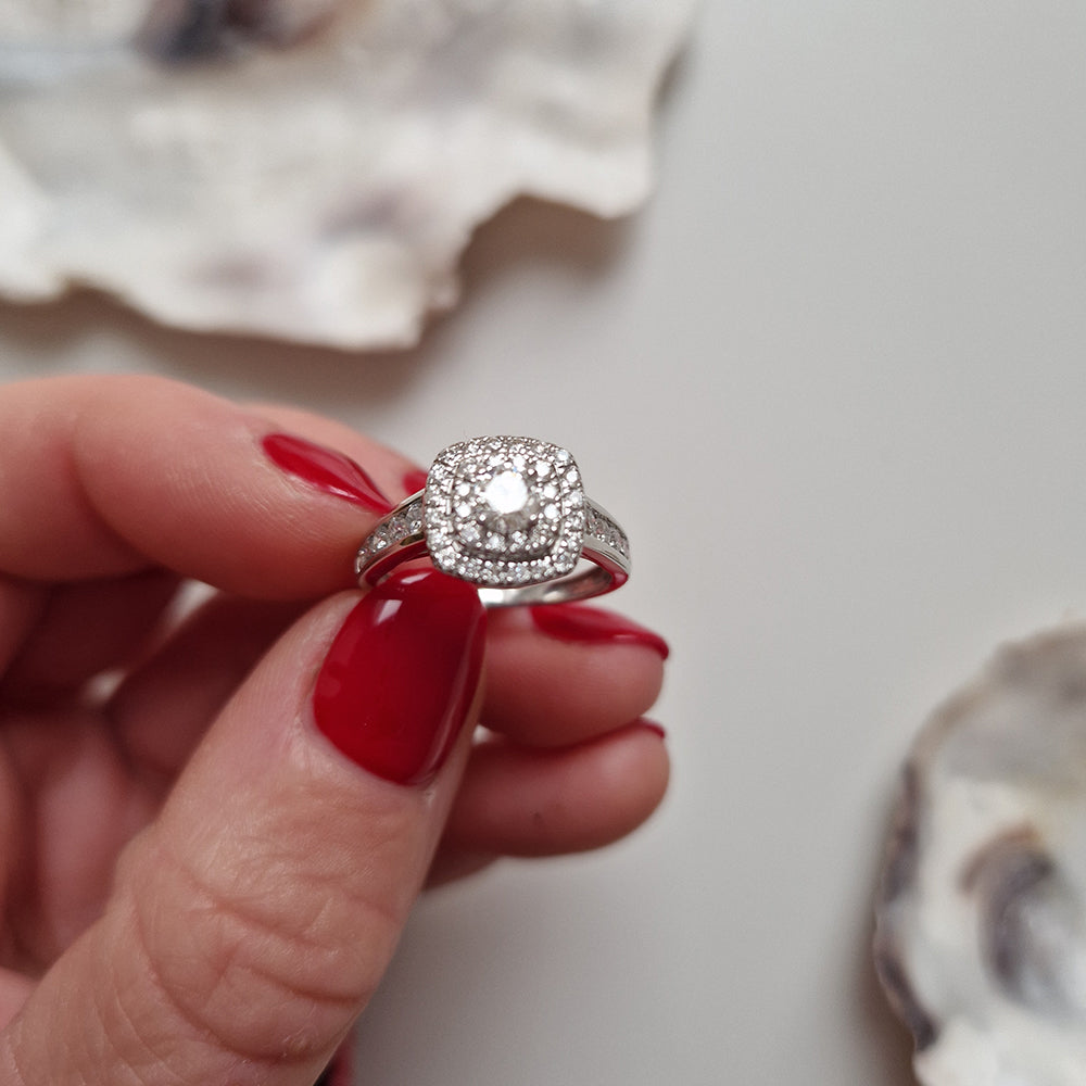 1999 Vintage Square Diamond Cluster Ring