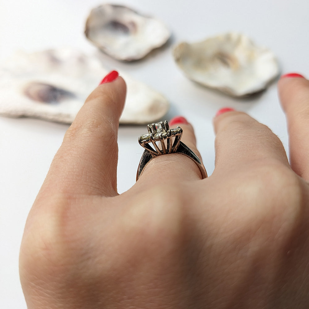 c1980's Vintage Diamond Floral Cluster Ring