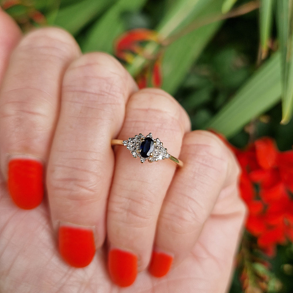 c1980's Vintage Oval Sapphire & Diamond Cluster Ring