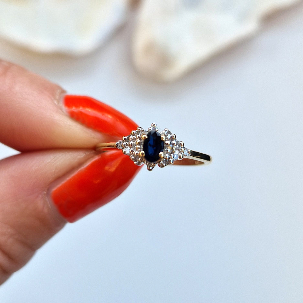 c1980's Vintage Oval Sapphire & Diamond Cluster Ring