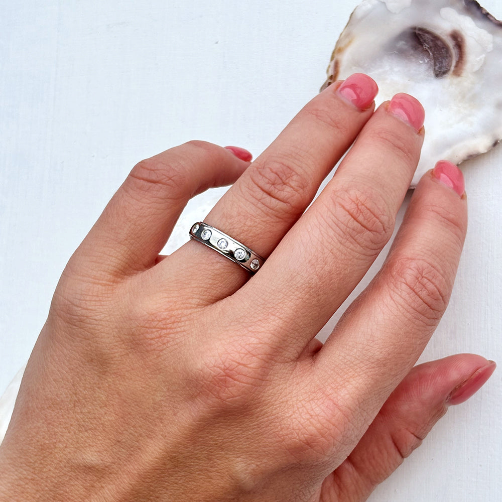 Vintage Five Stone Diamond Band Ring