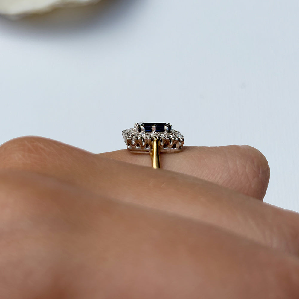 Vintage 0.75ct Sapphire & 0.25ct Diamond Cluster Ring