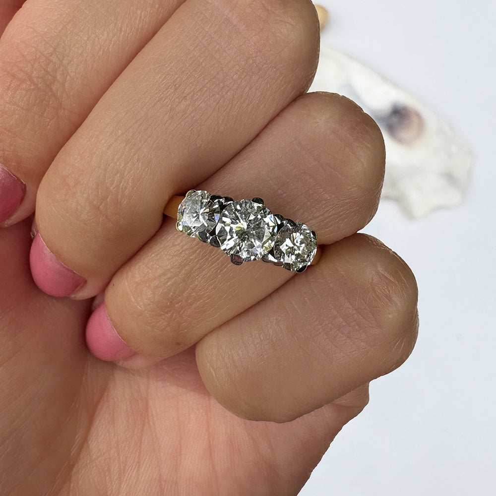 c1980's Vintage 1.50ct Diamond Trilogy Ring