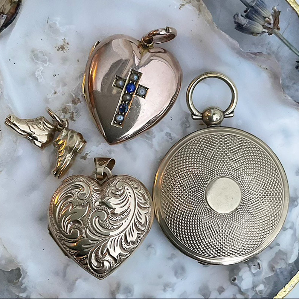 Vintage 9ct Yellow Gold Patterned Heart Locket