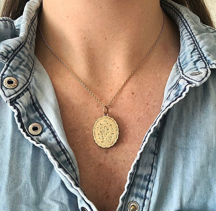 c1970’s 9ct Yellow Gold Oval Locket