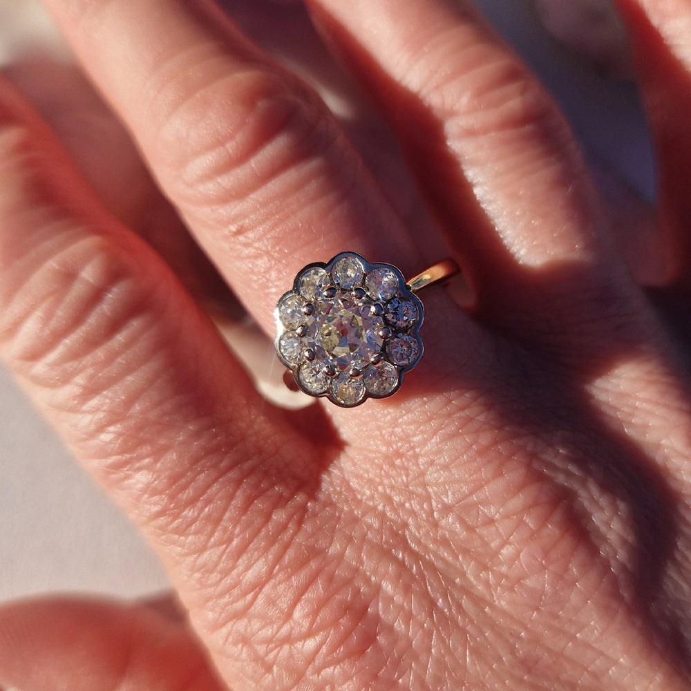 c1980's Vintage Diamond Daisy Ring