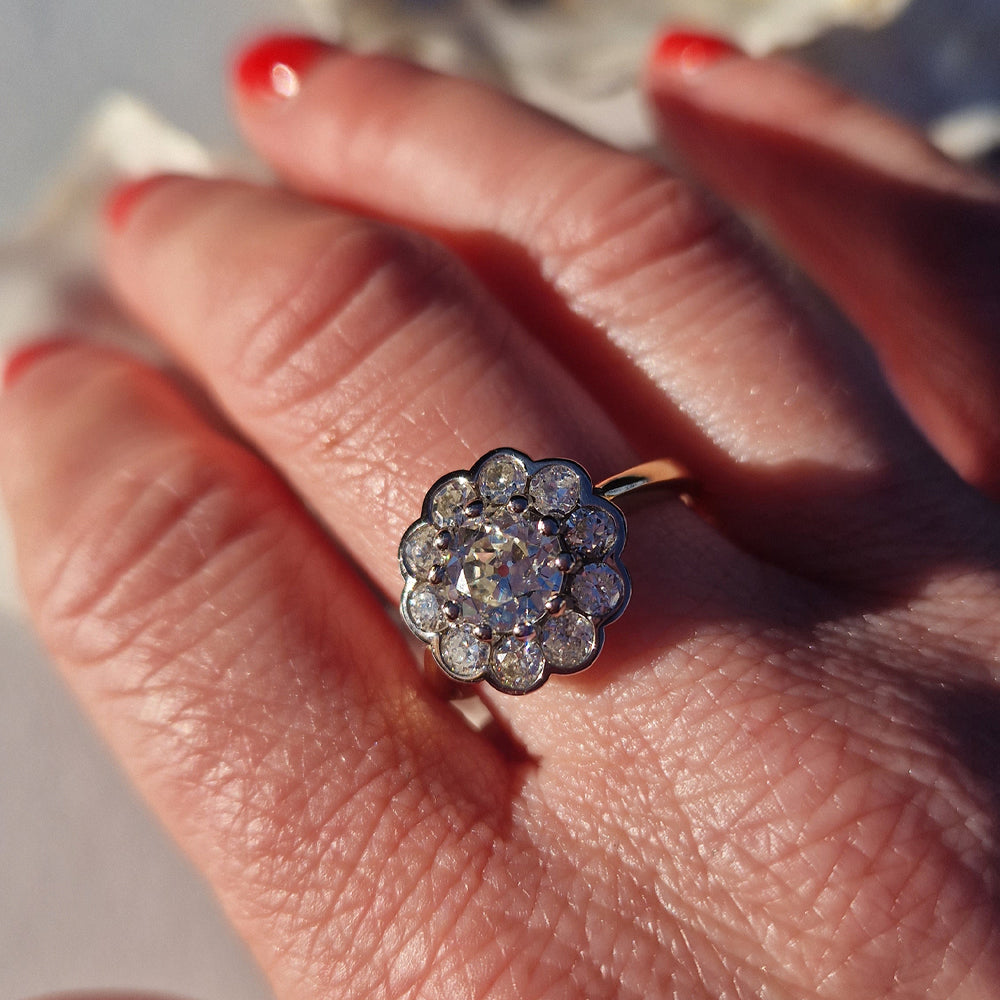 c1980's Vintage Diamond Daisy Ring