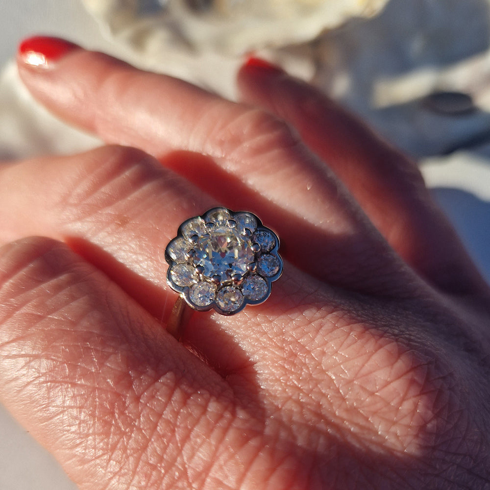 c1980's Vintage Diamond Daisy Ring