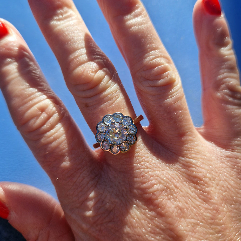 c1980's Vintage Diamond Daisy Ring