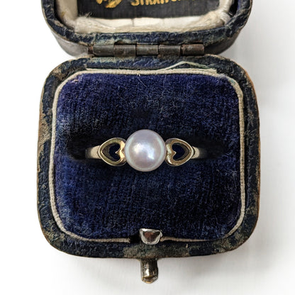 1982 Vintage Pearl Solitaire Ring