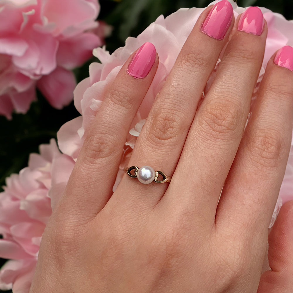 1982 Vintage Pearl Solitaire Ring