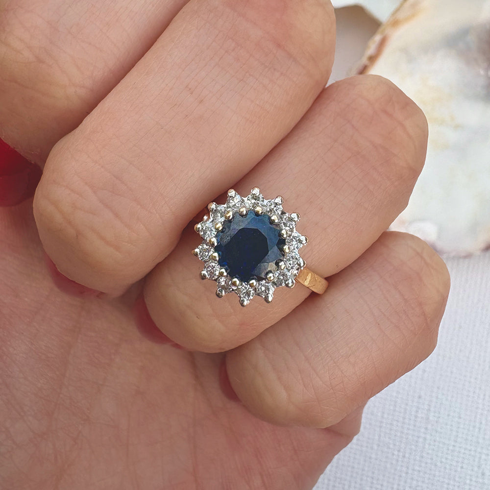 1986 Vintage 1.5ct Sapphire & 0.25ct Diamond Cluster Ring