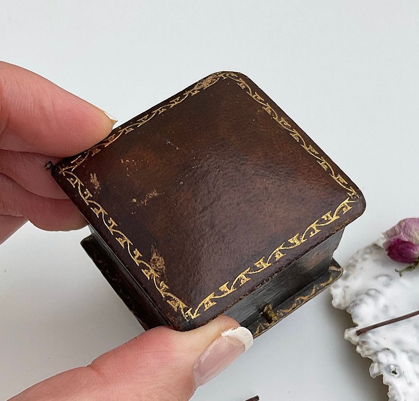 Antique Brown Leather Ring Box